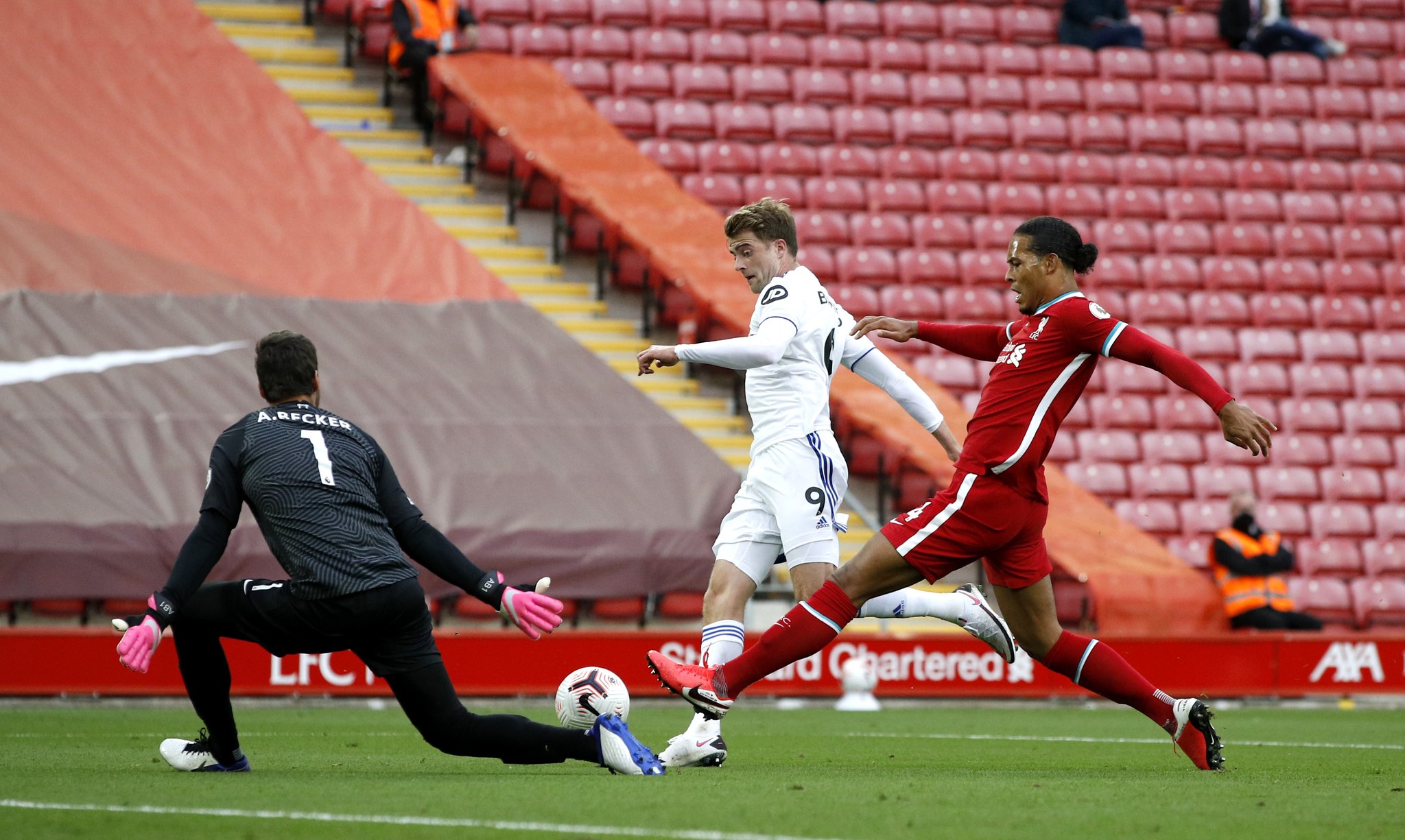 勢與對手拉 勢與對手拉